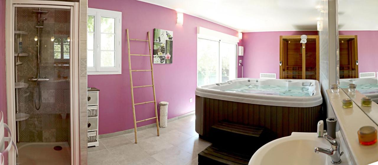 Au Coeur du Bien-Etre, gîte avec piscine chauffée et couverte, SPA, sauna, massages Monteaux Exterior foto